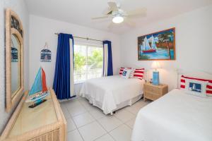a bedroom with two beds and a window at Kaibo Sunset Condo in Driftwood Village