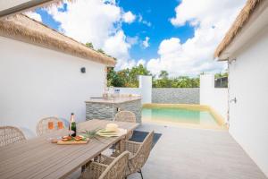 The swimming pool at or close to The Mastic Cana Luxury Cottage