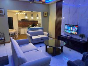 TV a/nebo společenská místnost v ubytování Suria 3 Sepang with private pool