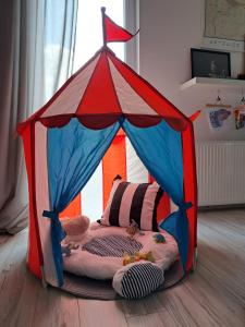 a bed in a play tent in a room at Gryfny Grubiorz in Katowice