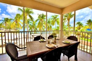 Rõdu või terrass majutusasutuses 7 Up Condo at Kaibo Kai