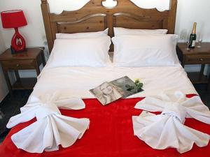 Postel nebo postele na pokoji v ubytování Guesthouse Rousis