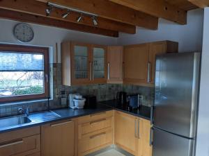 Kuchyň nebo kuchyňský kout v ubytování Schwarzwald Ferienhaus Strauch