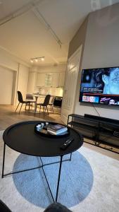 TV a/nebo společenská místnost v ubytování Tromso Center Apartment