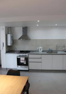 Η κουζίνα ή μικρή κουζίνα στο Convenient One Bedroom Condo w/ elevator +3 φωτογραφίες