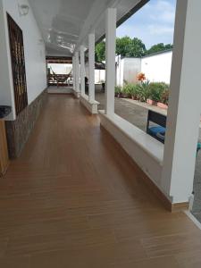 a hallway of a building with a hard wood floor at CABAÑA MANANTIAL DE DIOS in Turbo