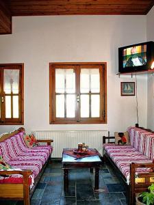 TV a/nebo společenská místnost v ubytování Guesthouse Rousis