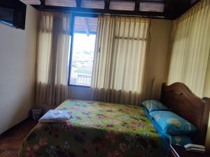 Postel nebo postele na pokoji v ubytování HOSTAL EL CONFORT QUITO NORTE