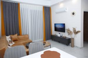 a living room with a couch and a table at Art Life apartments BOHO in Alanya