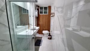 Ванная комната в Copa-Leme Apart 150m da praia