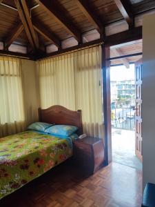 Postel nebo postele na pokoji v ubytování HOSTAL EL CONFORT QUITO NORTE