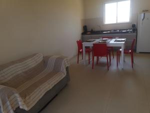 a room with a bed and a table and chairs at Vista do paraíso AP 09 Condomínio vilas na Praia Residente in Canoa Quebrada