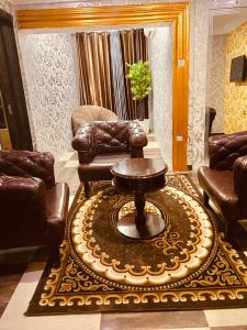 Un lugar para sentarse en E-Suites Hotel, Abuja
