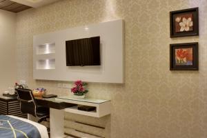 TV a/nebo společenská místnost v ubytování Hotel Taj Princess - Boutique Hotel
