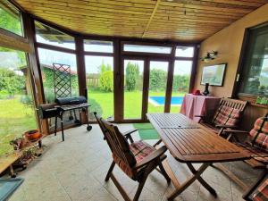 Κήπος έξω από το House with 3 bedrooms and pool