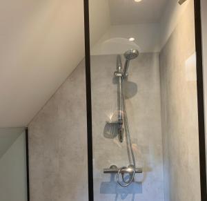 Koupelna v ubytování Zolder appartement Le Grenier + 25 fotografií