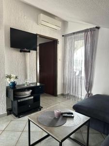 Televisyen dan/atau pusat hiburan di Apartment Denisse