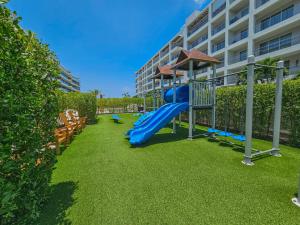 Legeområdet for børn på Apartamento 2 habitaciones en Condominio frente al mar en Cartagena.