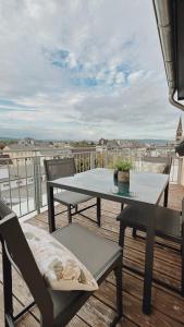 a table and chairs on a balcony with a view at Deichstadt Apartments in Neuwied