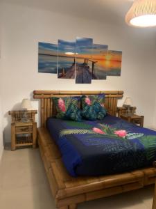 Кровать или кровати в номере DOUCEURS DES ILES