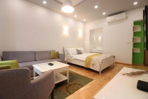 Rúm í herbergi á City Studio Apartment