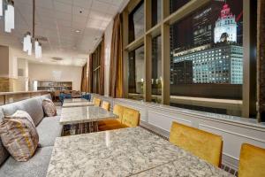 Homewood Suites by Hilton Chicago-Downtown的休息区
