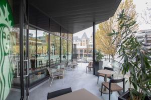 a restaurant with tables and chairs and windows at DoubleTree by Hilton Hotel & Suites Victoria in Victoria