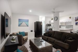 Η κουζίνα ή μικρή κουζίνα στο Trinity Beach Pacific - Home Away From Home