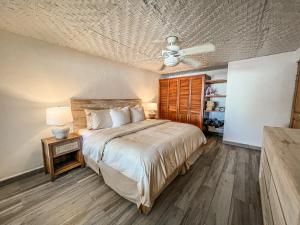 a bedroom with a bed and a ceiling fan at Fabulous Condo with Oceanview, Beach access and pool! Behind the Marina in San Carlos