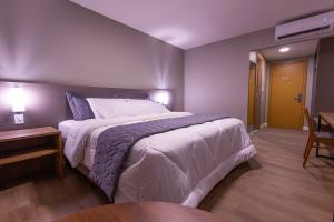 Hotel Caiuá Blumenau客房内的一张或多张床位