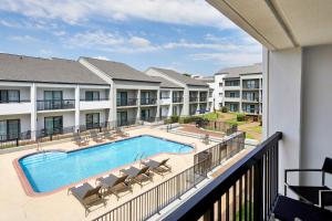 a view of the pool from the balcony of a apartment at Courtyard by Marriott Memphis Airport in Memphis