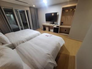 Postel nebo postele na pokoji v ubytování Hotel razaB