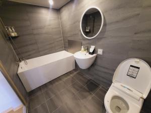Koupelna v ubytování Hotel razaB