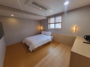 Postel nebo postele na pokoji v ubytování Hotel razaB