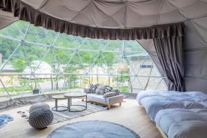 Un pat sau paturi într-o cameră la mokki STARDUST GLAMPING