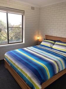 a bedroom with a large bed with a window at Serene Nature Retreat in Rhyll