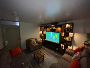 a living room with a flat screen tv and a couch at UMERSA SUITE HOTEL in Espinar
