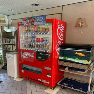 an old coca cola vending machine in a store at Fu days Condominium Jozankei / Vacation STAY 1657 in Sapporo