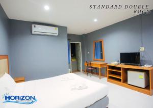 TV a/nebo společenská místnost v ubytování Horizon Hotel