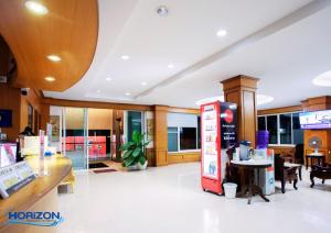 TV a/nebo společenská místnost v ubytování Horizon Hotel