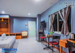 Postel nebo postele na pokoji v ubytování Horizon Hotel