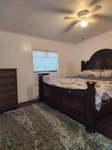 Ένα ή περισσότερα κρεβάτια σε δωμάτιο στο Your second home in florida +77 φωτογραφίες