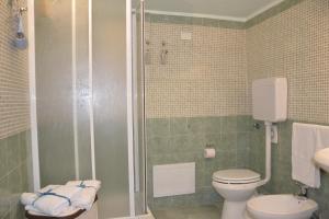 A bathroom at Quattro Canti Valù