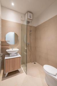 Et badeværelse på Ellavie Aparthouse Kerobokan