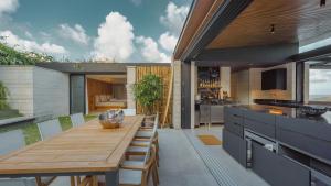 Dapur atau dapur kecil di ALAIA one Private Villa - Brand New! - STARLINK WIFI