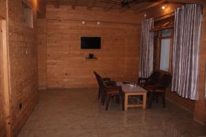 TV a/nebo společenská místnost v ubytování Hotel Mannat Sach Pass