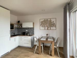 Kuchyň nebo kuchyňský kout v ubytování Apartmány MAX