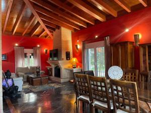 a living room with red walls and a fireplace at finca el descanso manchego in Tarancón