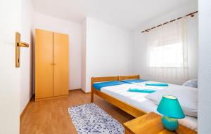 Posteľ alebo postele v izbe v ubytovaní Apartman - Starigrad Paklenica-Rovanjska, Zadarska