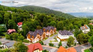 an aerial view of a town with houses and trees at Wonder Home - Apartamenty w sercu Karpacza, blisko deptaka i terenów zielonych in Karpacz